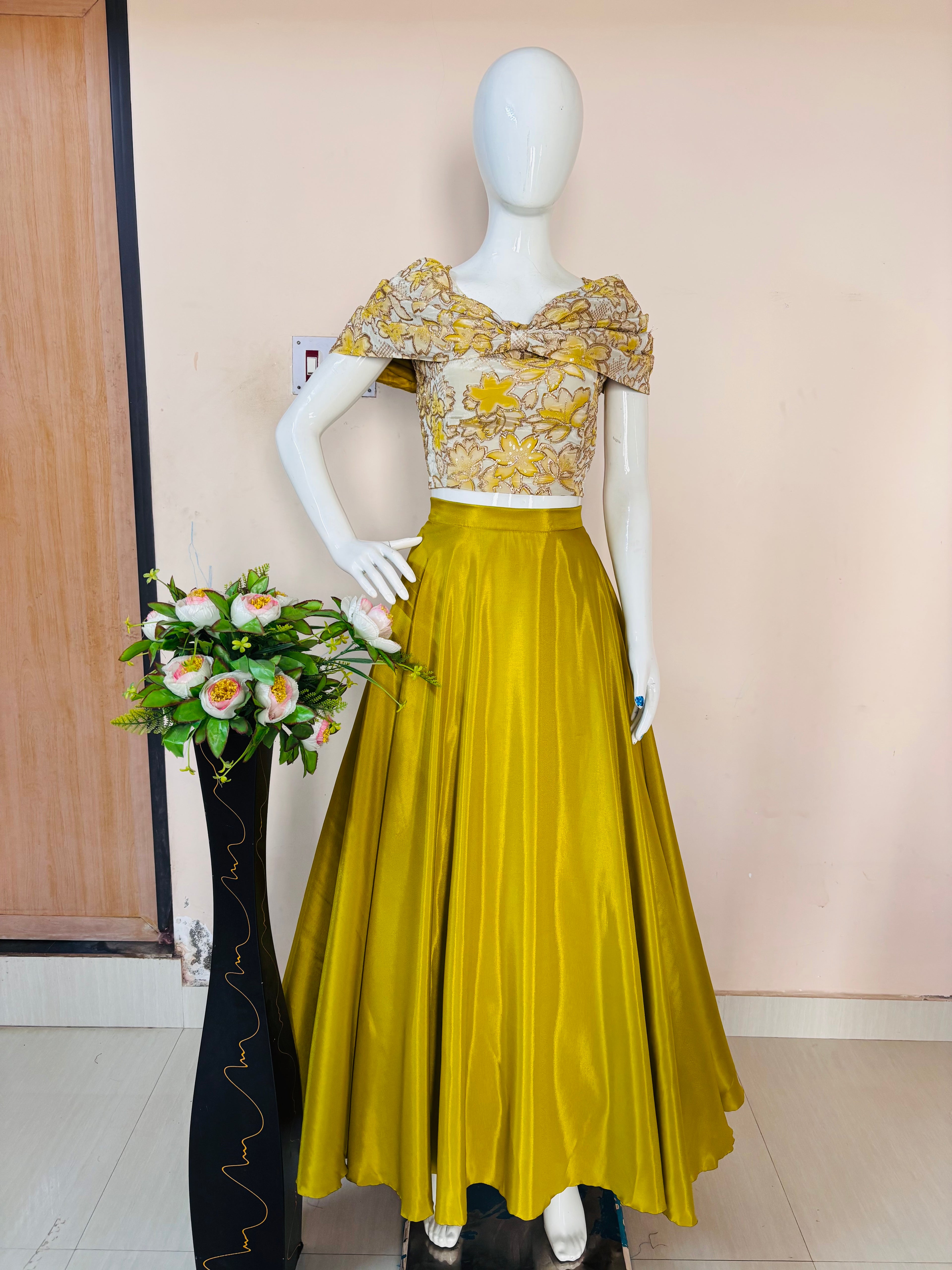 yellow dahlia