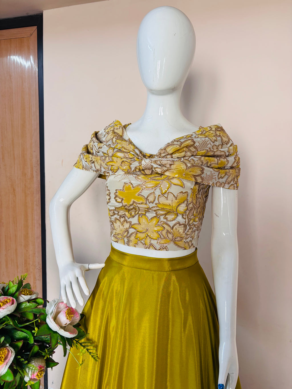 yellow dahlia