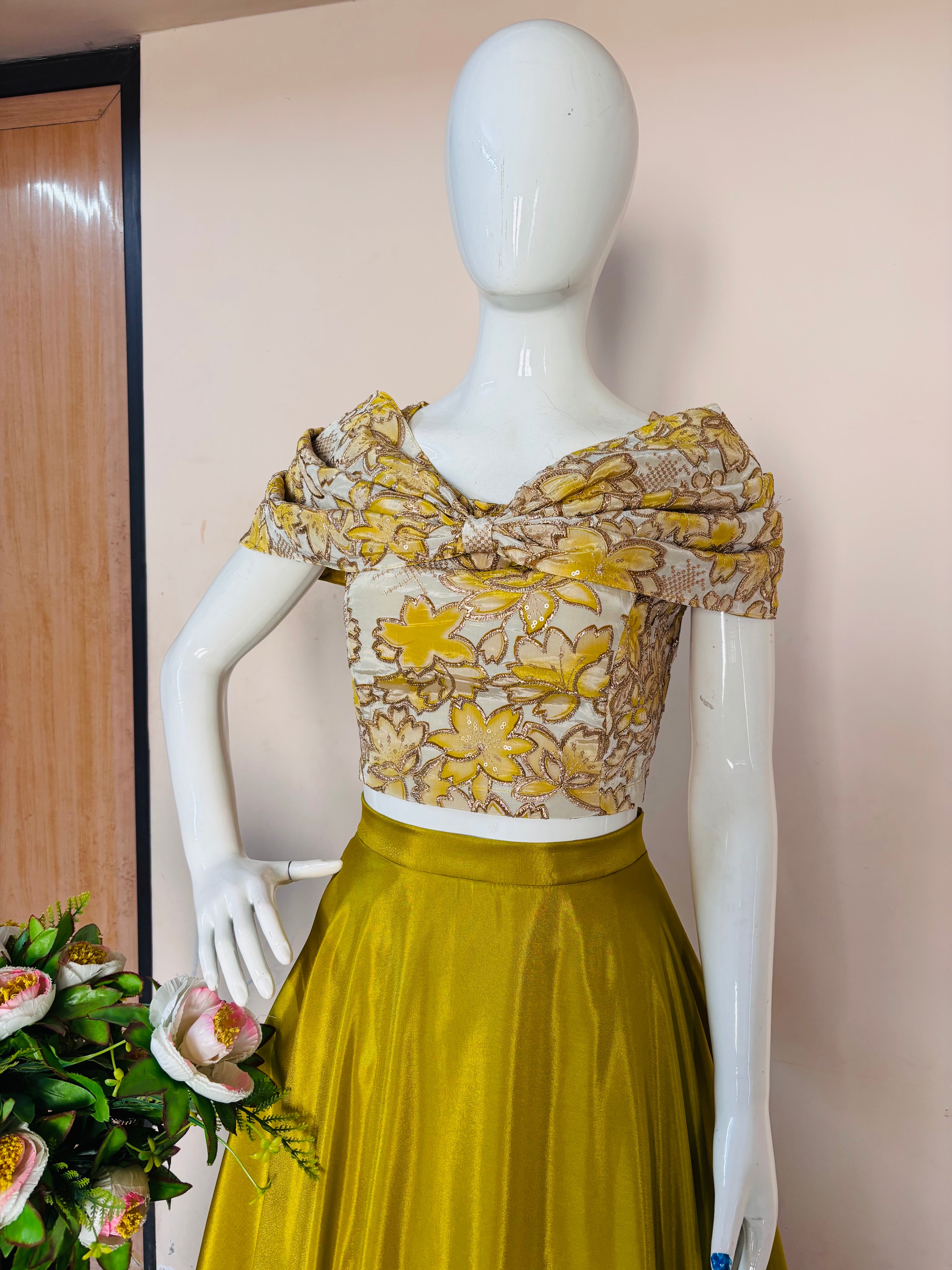 yellow dahlia
