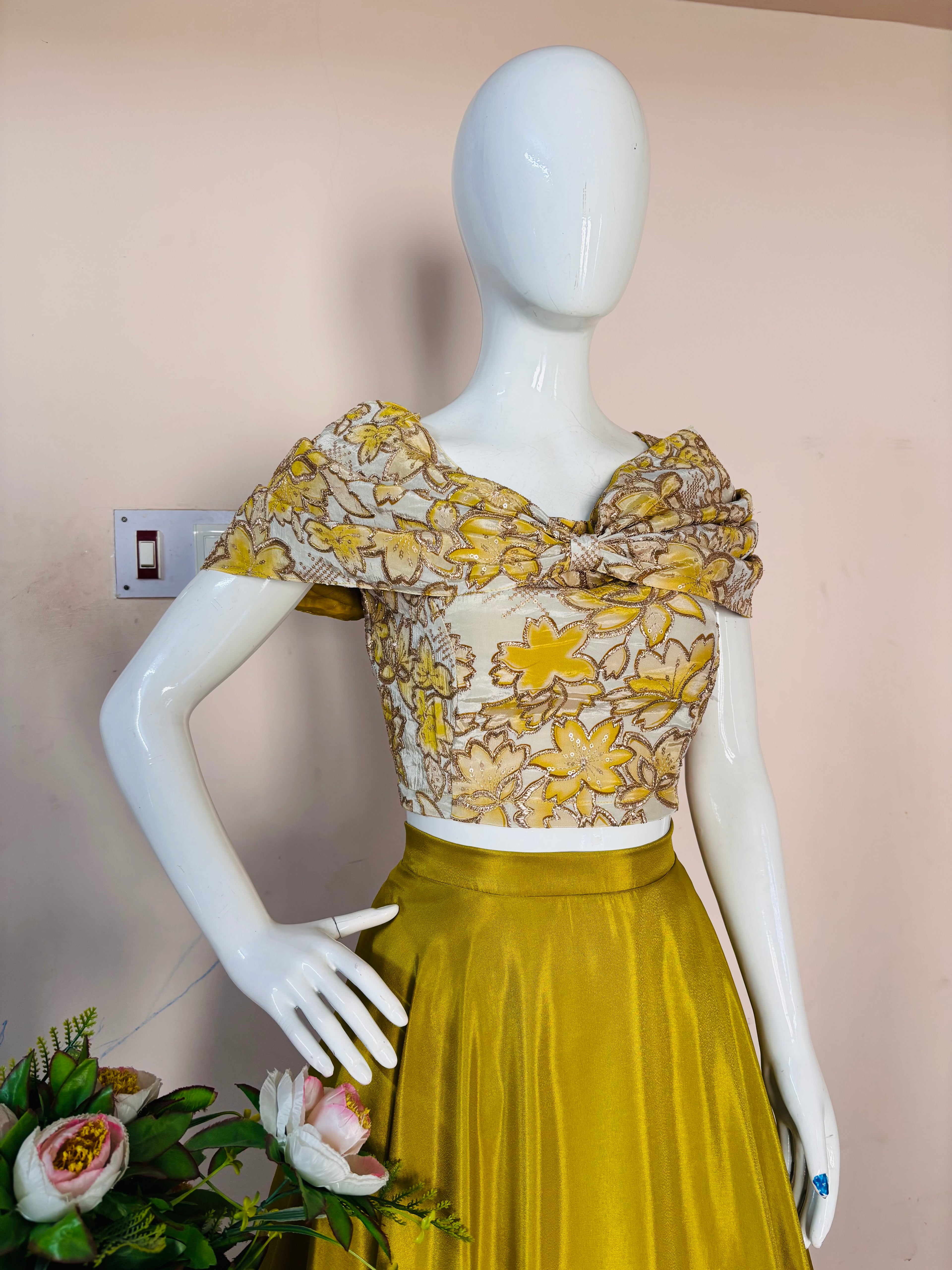yellow dahlia